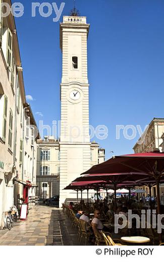 LA PLACE ET LA  TOUR D EL' HORLOGE ,  QUARTIER DE L' ECUSSON,   VILLE DE NIMES ,  GARD, LANGUEDOC. (30F01830.jpg)