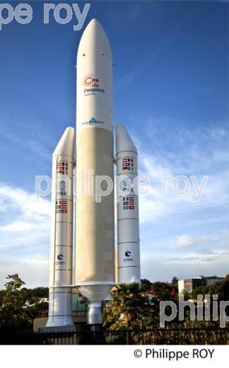 LANCEUR  ARIANE 5, LES JARDINS  DE LA  CITE DE L' ESPACE, TOULOUSE. (31F02534.jpg)