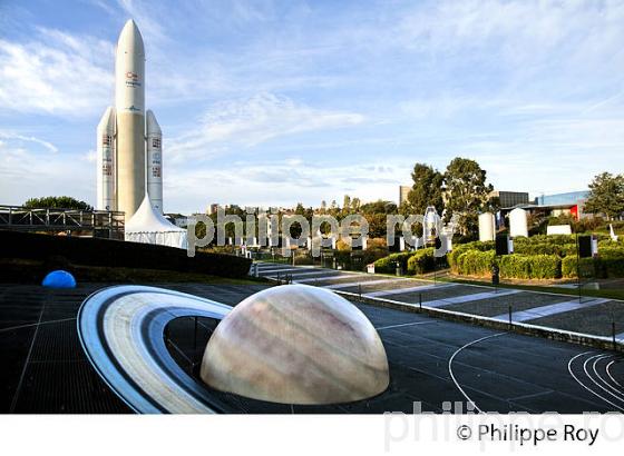 PLANETES DU SYSTEME SOLAIRE,  JARDINS DE  LA  CITE DE L' ESPACE,  ET ARIANE 5, TOULOUSE. (31F02609.jpg)