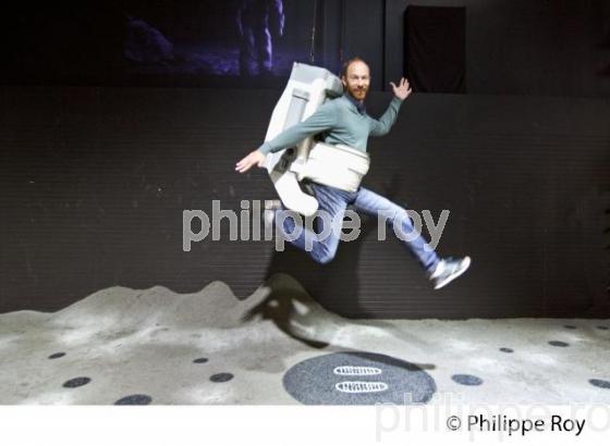 LE MOON RUNNER, SIMULATEUR DE MARCHE SUR LA LUNE,  CITE DE L' ESPACE, TOULOUSE. (31F02716.jpg)