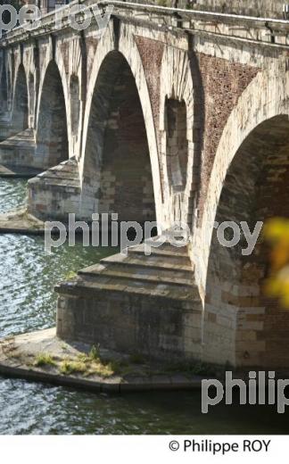 LE PONT NEUF  SUR LA GARONNE, TOULOUSE. (31F03012.jpg)