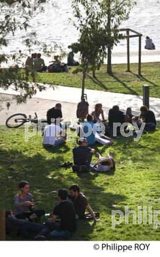 PROMENADE DES QUAIS ET LA GARONNE, PLACE DE LA DAURADE, TOULOUSE. (31F03122.jpg)