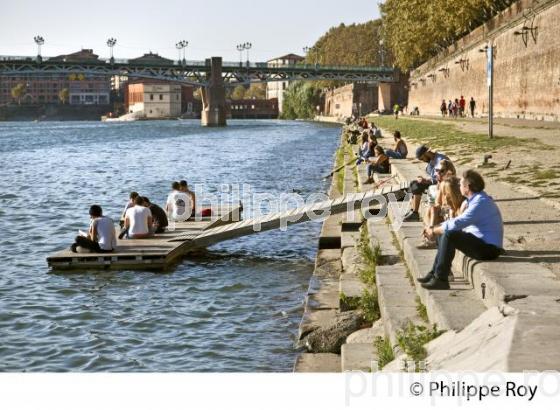 PROMENADE DES QUAIS ET LA GARONNE, PLACE DE LA DAURADE, TOULOUSE. (31F03131.jpg)