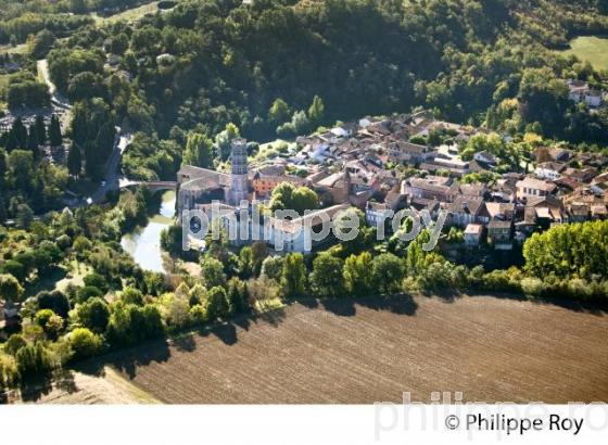 LE VILLAGE DE RIEUX VOLVESTRE ET  L' ARIZE, VALLEE DE LA GARONNE ,  VIA GARONA, VOLVESTRE. (31F03607.jpg)