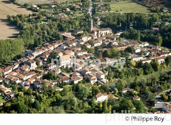LE VILLAGE DE RIEUX VOLVESTRE ET  L' ARIZE, VALLEE DE LA GARONNE ,  VIA GARONA, VOLVESTRE. (31F03610.jpg)