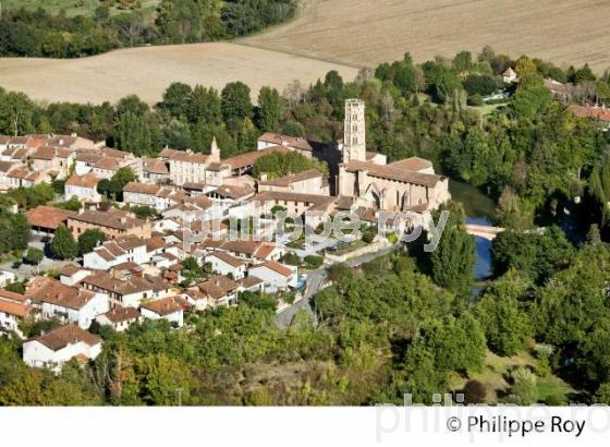 LE VILLAGE DE RIEUX VOLVESTRE ET  L' ARIZE, VALLEE DE LA GARONNE ,  VIA GARONA, VOLVESTRE. (31F03612.jpg)