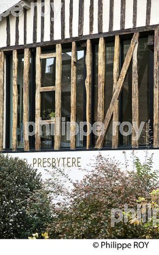 GRAND PRESBYTERE, VILLAGE DE MARTRES-TOLOSANE, VALLEE DE LA GARONNE. (31F03825.jpg)