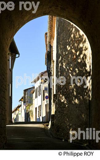 LE VILLAGE FORTIFIE D' AURIGNAC, COMMINGES, HAUTE-GARONNE. (31F03905.jpg)