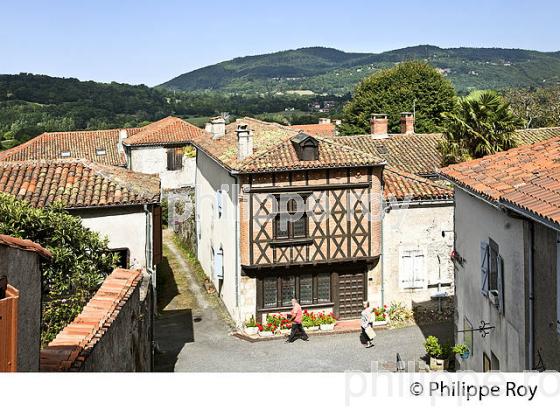 LE VILLAGE FORTIFIE  DE  SAINT BERTRAND DE COMMINGES, HAUTE-GARONNE. (31F05134.jpg)