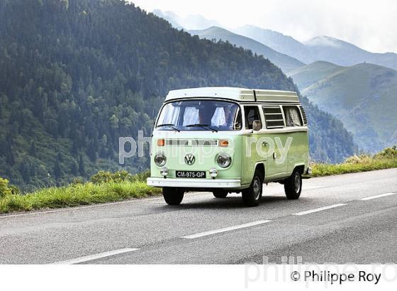 COMBI VW, VINTAGE, COL DE PEYRESOURDE, VALLEE DU LARBOUST, HAUTE-GARONNE. (31F05504.jpg)