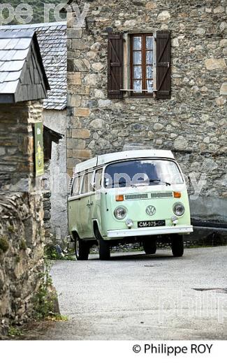 COMBI VW, VINTAGE, VILLAGE DE CASTILLON  DE LARBOUST, VALLEE DU LARBOUST, HAUTE-GARONNE. (31F05528.jpg)