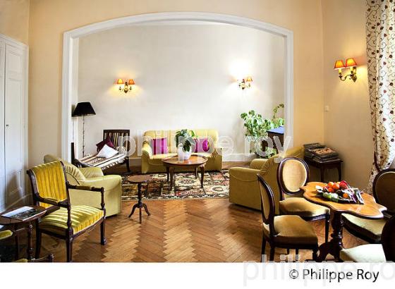 HOTEL RESTAURANT CHATEAU BELLEVUE, CAZAUBON, GERS. (32F01019.jpg)