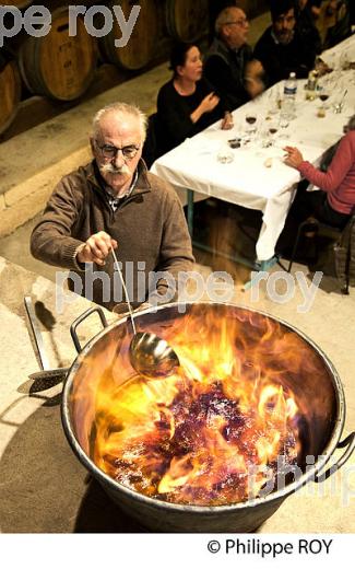 FETE DE LA FLAMME DE L' ARMAGNAC AU  CHATEAU DE LAUBADE,   BAS-ARMAGNAC, GERS. (32F01322.jpg)