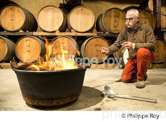 FETE DE LA FLAMME DE L' ARMAGNAC AU  CHATEAU DE LAUBADE,   BAS-ARMAGNAC, GERS. (32F01323.jpg)