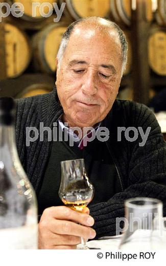 JEAN-JACQUES LESGOURGUES,  CHATEAU DE LAUBADE, SORBETS,  BAS-ARMAGNAC, GERS. (32F01330.jpg)