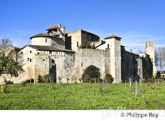 VILLAGE FORTIFIE DE LARRESSINGLE, GASCOGNE, GERS. (32F01723.jpg)