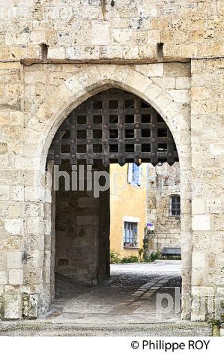 VILLAGE FORTIFIE DE SARRANT, GASCOGNE, GERS. (32F01832.jpg)