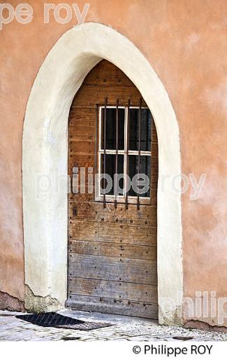 VILLAGE FORTIFIE DE SARRANT, GASCOGNE, GERS. (32F01904.jpg)