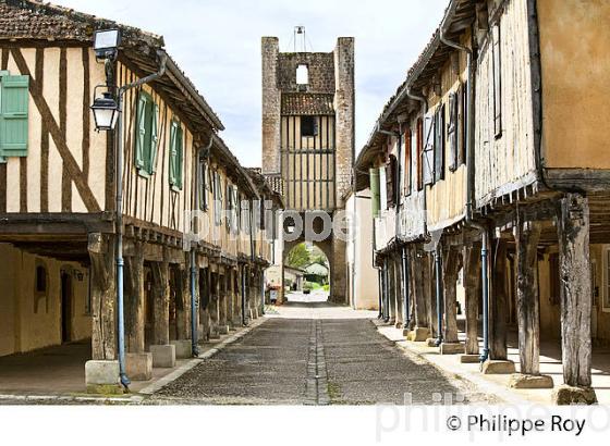 VILLAGE FORTIFIE DE  TILLAC, GASCOGNE, GERS. (32F01911.jpg)