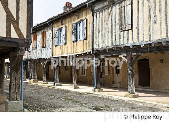 VILLAGE FORTIFIE DE TILLAC, GASCOGNE, GERS. (32F01913.jpg)
