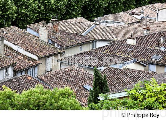 LA VIEILLE VILLE DE  AUCH,  GERS,  GASCOGNE. (32F02110.jpg)