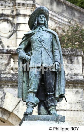 LA VIEILLE VILLE DE AUCH, GERS, GASCOGNE. (32F02208.jpg)