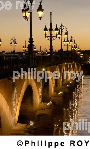 Pont de Pierre - Bordeaux (33F04209.jpg)