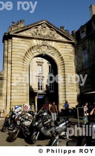 Porte Dijeaux - Bordeaux (33F05717.jpg)