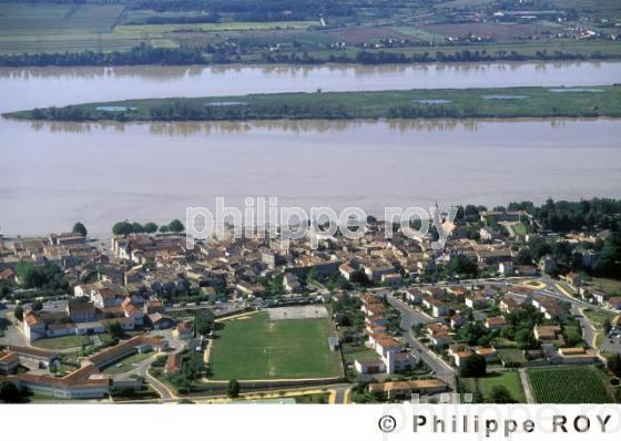 Bourg sur Gironde (33F06808.jpg)