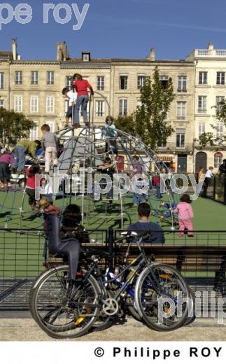 Quai des Chartrons - Bordeaux (33F07131.jpg)