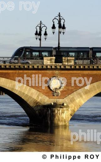 Pont de Pierre - Bordeaux (33F07224.jpg)