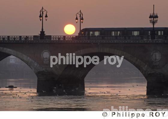 Pont de Pierre - Bordeaux (33F08829.jpg)