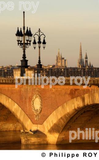 Pont de Pierre - Bordeaux (33F08837.jpg)