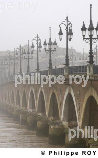Pont de Pierre - Bordeaux (33F09203.jpg)