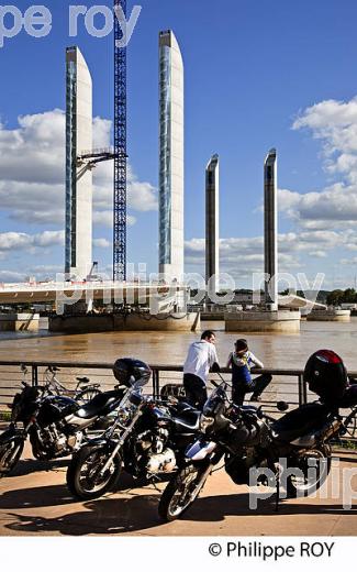 NOUVEAU PONT LEVANT ET GARONNE, BACALAN BORDEAUX . (33F16807.jpg)