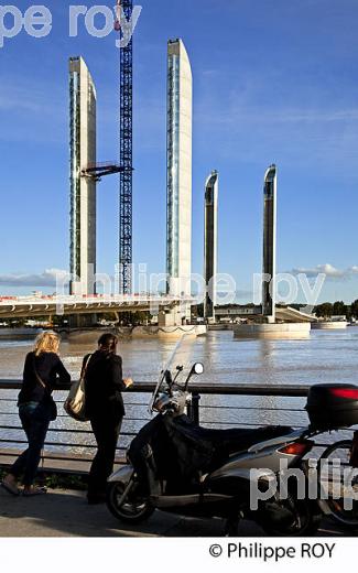 NOUVEAU PONT LEVANT ET GARONNE, BACALAN BORDEAUX . (33F16808.jpg)