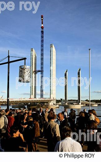 NOUVEAU PONT LEVANT ET GARONNE, BACALAN BORDEAUX . (33F16809.jpg)