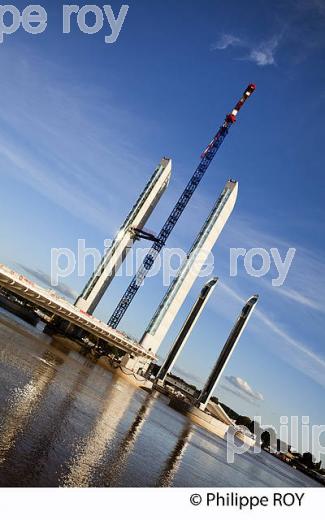 NOUVEAU PONT LEVANT ET GARONNE, BACALAN BORDEAUX . (33F16810.jpg)