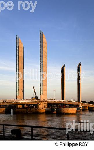 PONT CHABAN DELMAS , BORDEAUX. (33F16939.jpg)