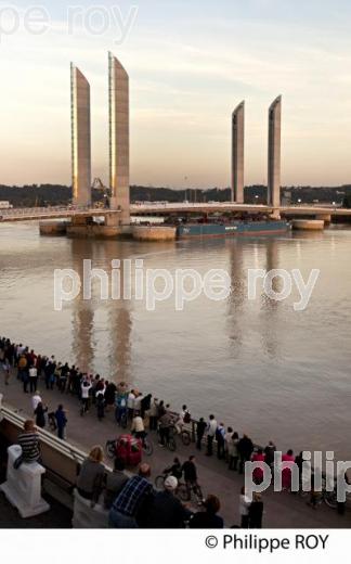 PONT CHABAN DELMAS , BORDEAUX. (33F16940.jpg)