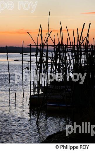 LEVER DU JOUR SUR L' ESTUAIRE DE LA GIRONDE, ET L' ILE MARGAUX,  MEDOC, AQUITAINE. (33F17501.jpg)
