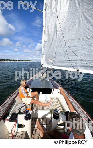 NAVIGATION A LA VOILE ,  BASSIN D' ARCACHON, COTE D' ARGENT, GIRONDE. (33F17802.jpg)