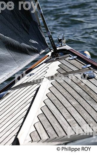 NAVIGATION A LA VOILE ,  BASSIN D' ARCACHON, COTE D' ARGENT, GIRONDE. (33F17806.jpg)