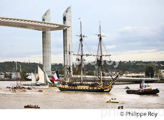 ARRIVEE DU VIEUX GREEMENT L' HERMIONE A BORDEAUX, GIRONDE, AQUITAINE. (33F17908.jpg)