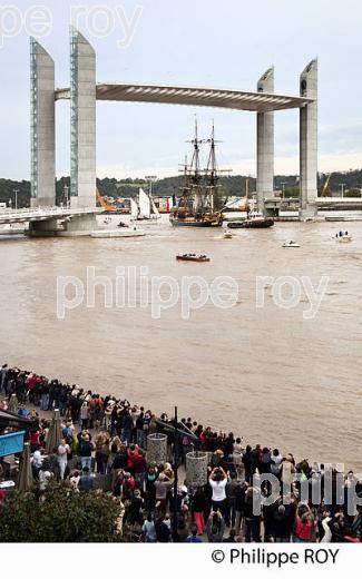 ARRIVEE DU VIEUX GREEMENT L' HERMIONE A BORDEAUX, GIRONDE, AQUITAINE. (33F17909.jpg)