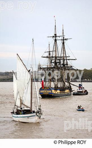 ARRIVEE DU VIEUX GREEMENT L' HERMIONE A BORDEAUX, GIRONDE, AQUITAINE. (33F17923.jpg)