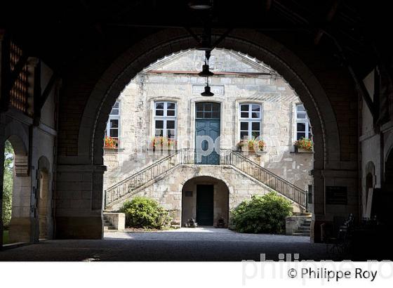 BASTIDE DE BAZAS , SUR GIRONDE, AQUITAINE. (33F17933.jpg)