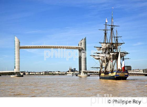 REPLIQUE DU  VAISSEAU L' HERMIONE,  A BORDEAUX, GIRONDE, AQUITAINE. (33F18534.jpg)