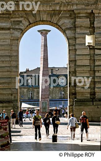 PLACE DE LA VICTOIRE, PORTE D' AQUITAINE, VILLE  DE BORDEAUX, GIRONDE. (33F19638.jpg)