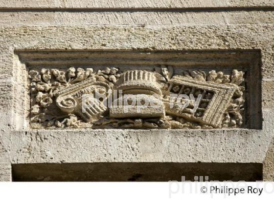 SYMBOLE FRANC-MACONNERIE, LINTEAU DE PORTE,   BORDEAUUX , GIRONDE. (33F20810.jpg)